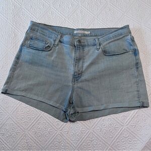 Women's Levis Classic Straight Denim Shorts - Size 14